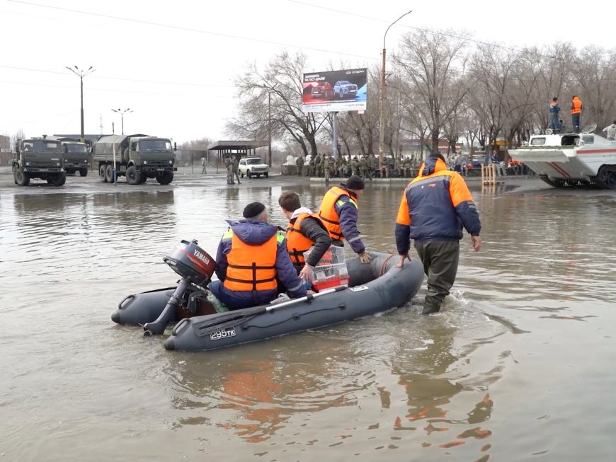 Kremlin warns floods may worsen as Kazakhstan, Russia evacuate 100,000