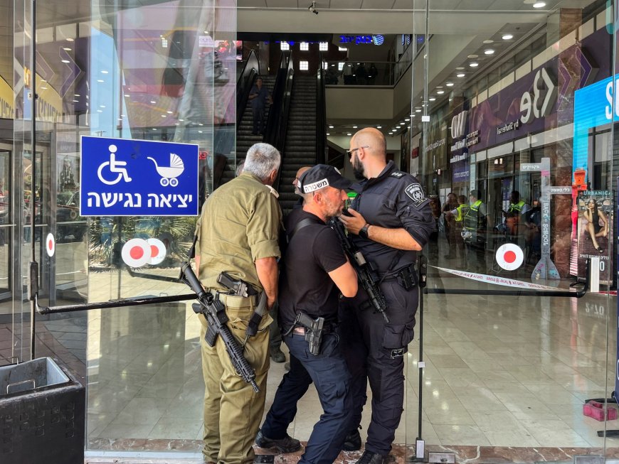 Two people wounded in Israeli mall stabbing