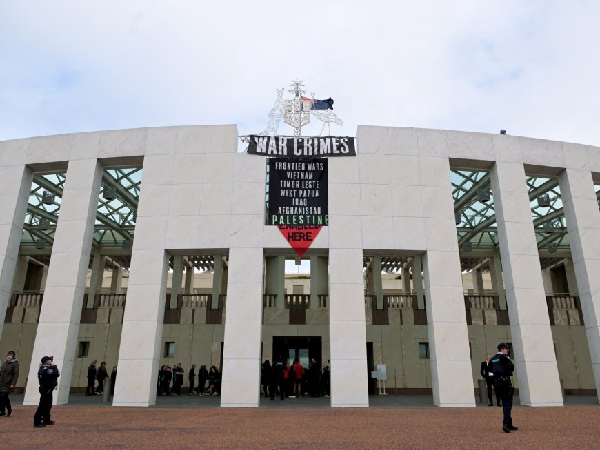 Protestors unfurl ‘war crimes’ banner on Australian parliament