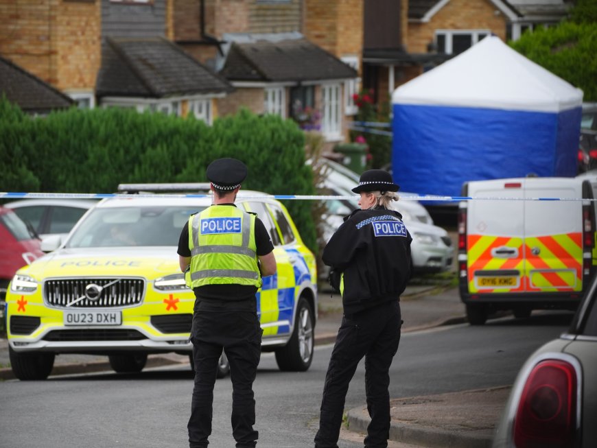 UK manhunt on after 3 women found fatally wounded