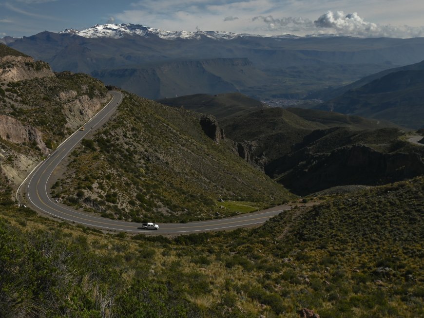 Bus crash kills at least 20 people in Peru’s Andes