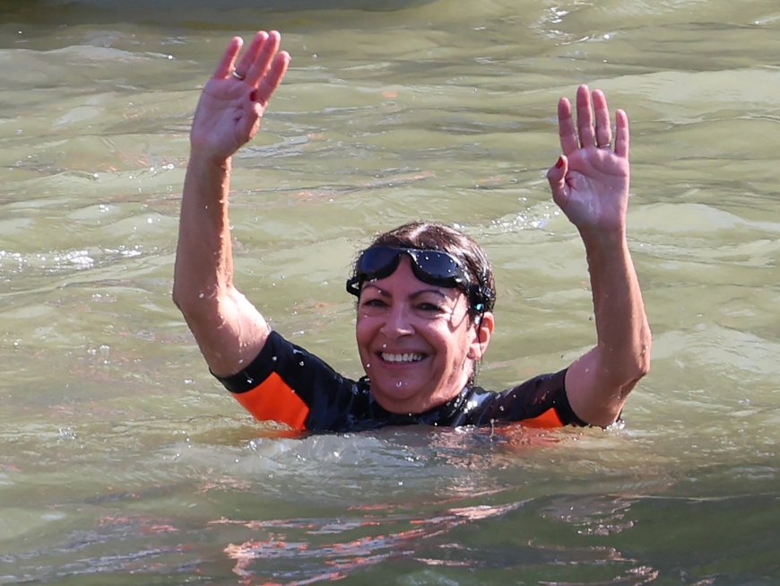 Paris mayor takes pre-Olympics dip to prove Seine clean ahead of 2024 Games