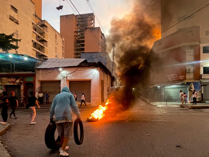 ‘I’m scared, but I’ll carry on’: Venezuelans caught between hope and fear