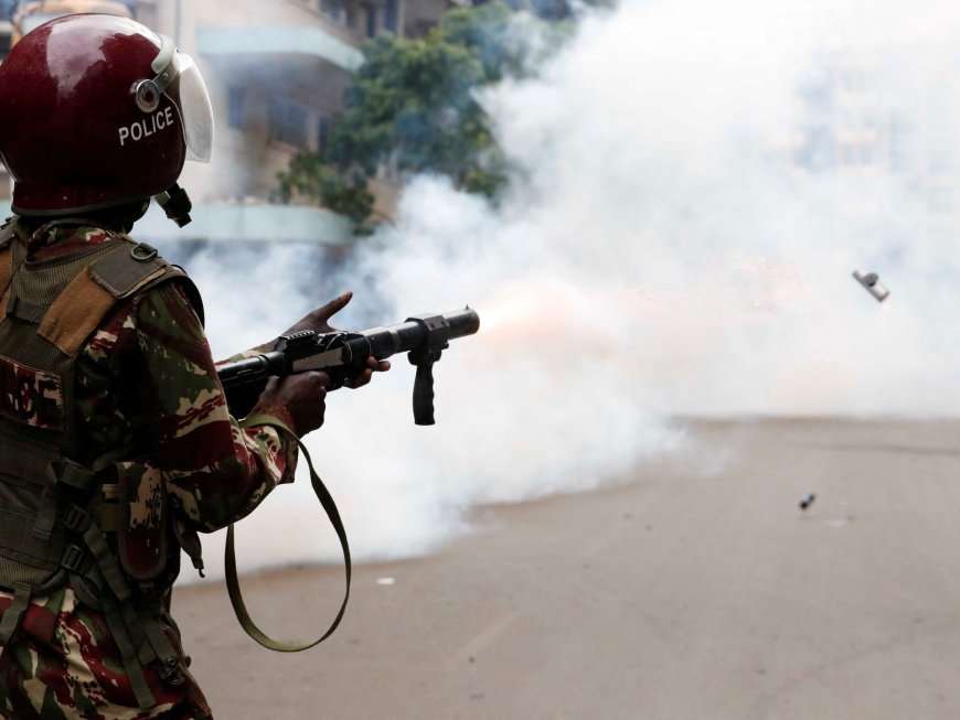 Kenya police fire tear gas on antigovernment demonstrators in Nairobi