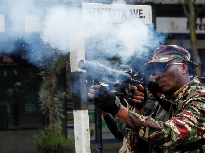 Police fire tear gas at protesters as new Kenya cabinet is sworn in