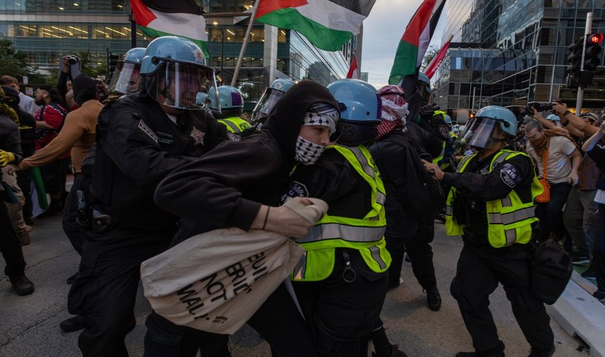 Pro-Palestinian protesters clash with US police on second day of DNC