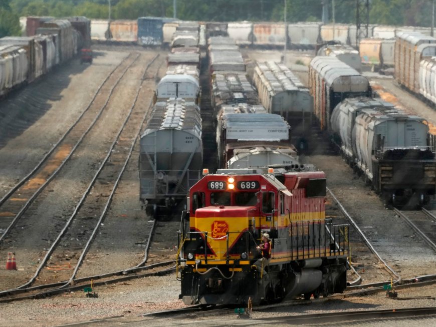 Canada rail freight traffic comes to a standstill over labour dispute