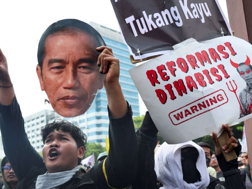 Indonesia scraps plan to change election law after thousands protest