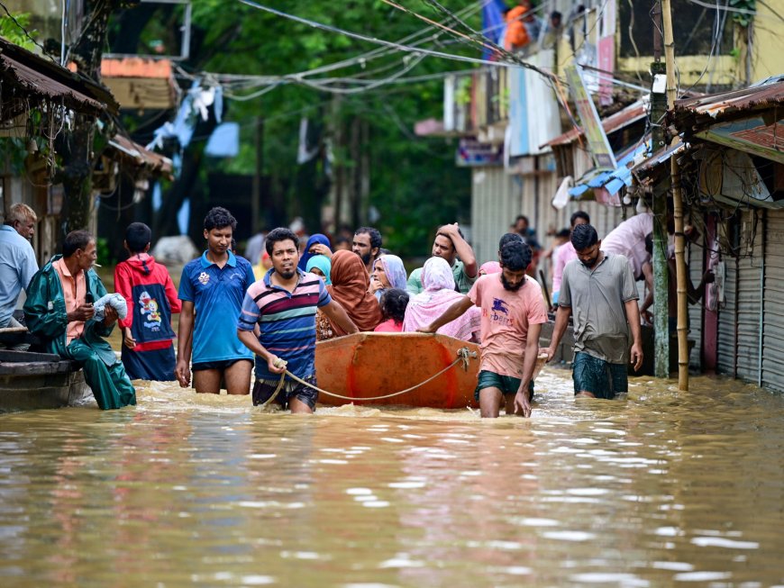 Hundreds of thousands stranded as floods hit India and Bangladesh