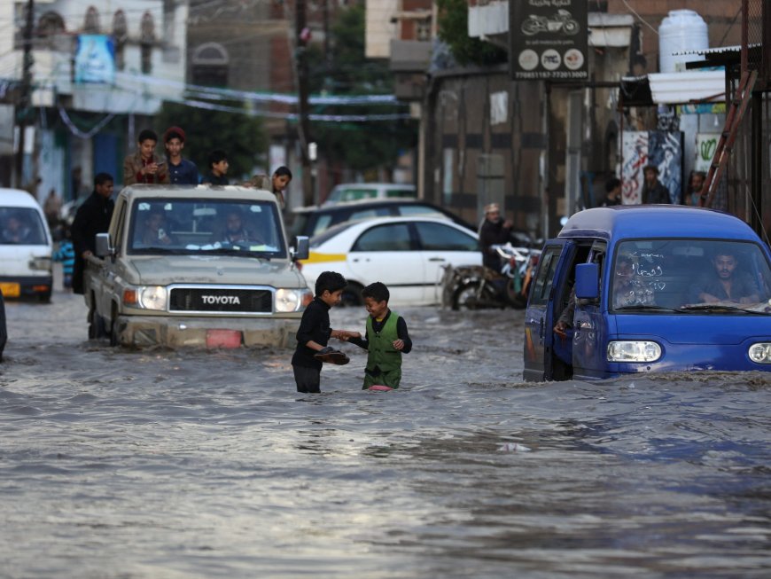 Dozens missing in Yemen floods, risk of cholera outbreak rises