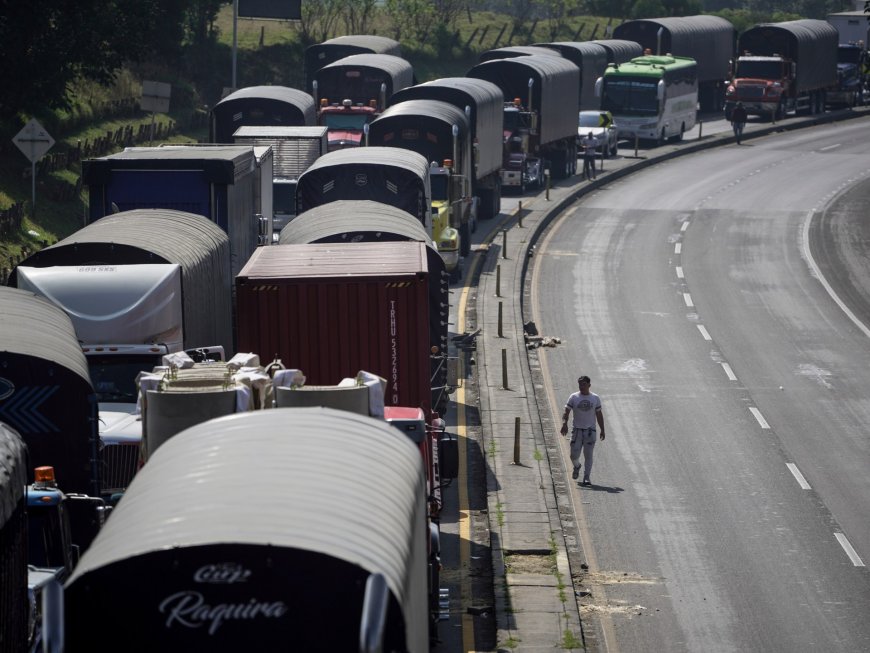 Road blocks lifted as Colombia reaches deal with striking truckers