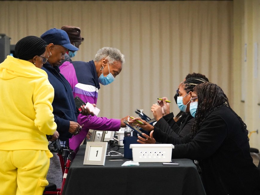 Record turnout in Georgia state as early voting begins in US election