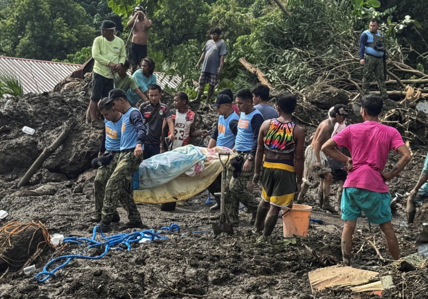 Floods and landslides in Philippines leave at least 136 dead or missing