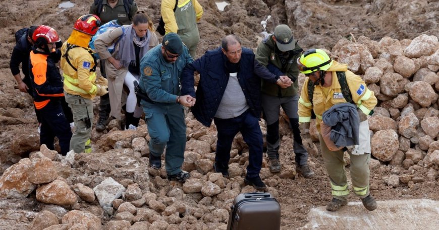 Death toll from Spain floods passes 200 as rescue teams search for missing