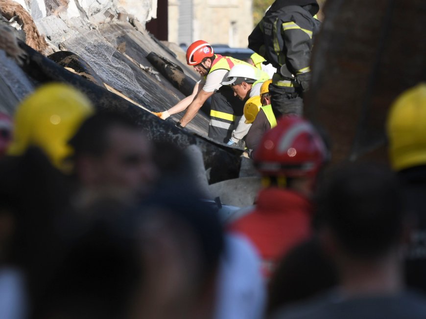 Eleven killed in Serbia train station roof collapse