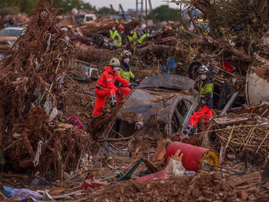 Spanish rescuers search garages for bodies after devastating floods