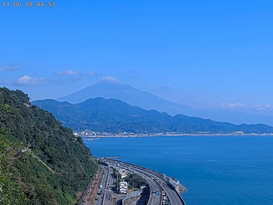 Snow caps Japan’s Mount Fuji to end record lapse