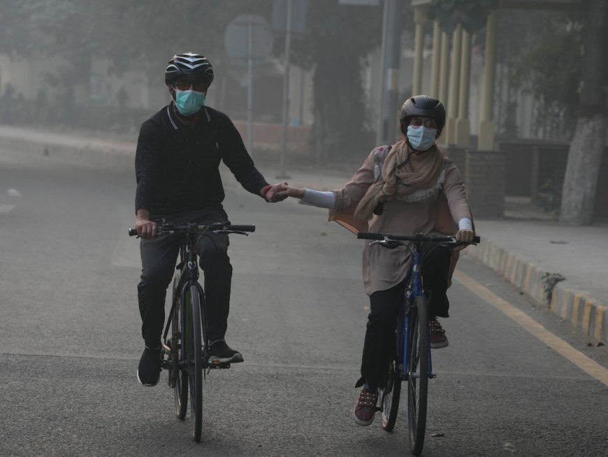 Pakistan’s Punjab shuts schools, sets up ‘smog war room’ over air pollution