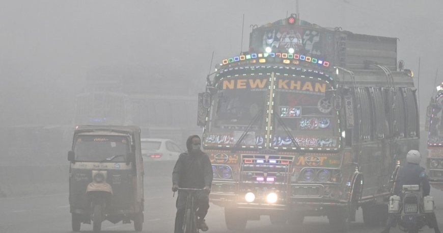 Hundreds hospitalised in Pakistan as smog reaches record levels