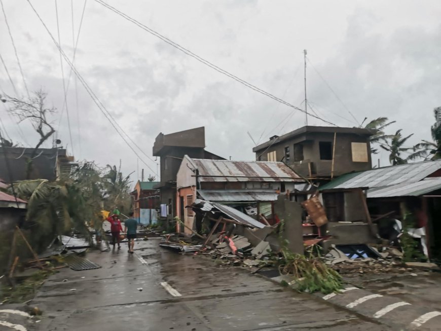 Super Typhoon Man-yi fells power lines, causes tidal surges in Philippines