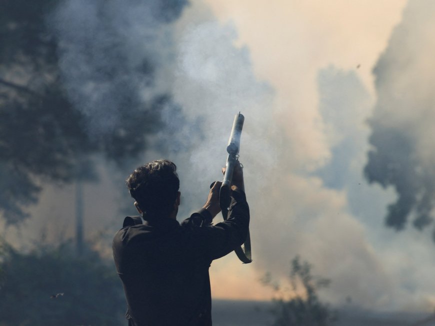 Police fire tear gas as thousands continue to protest in Pakistan