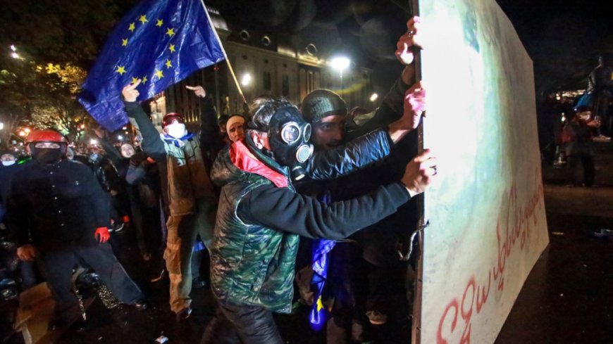 Georgia protesters clash with police after PM suspends EU membership talks