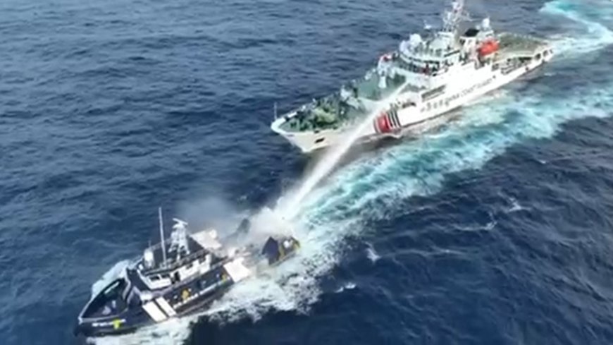 Confrontation between Philippines and Chinese ships in South China Sea