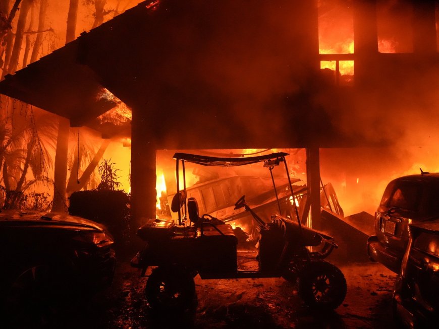 Firefighters in US battling a wildfire in Malibu, California