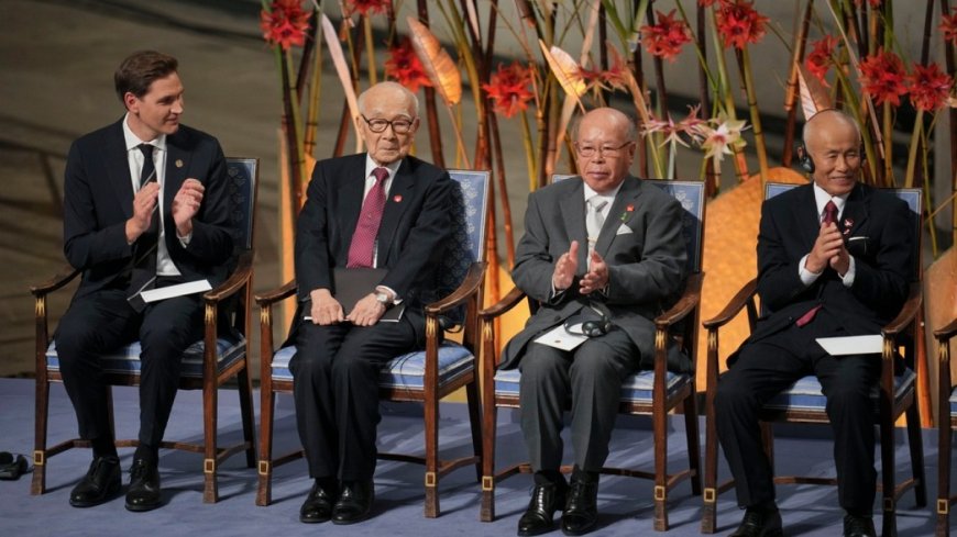 Japanese atomic bomb survivors accept Nobel Peace Prize