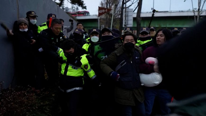 Police, protesters scuffle near South Korean president’s home