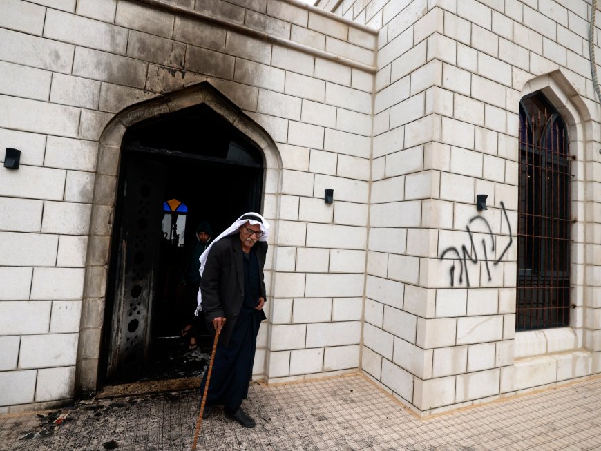 Israeli settlers defaced a mosque and set it on fire