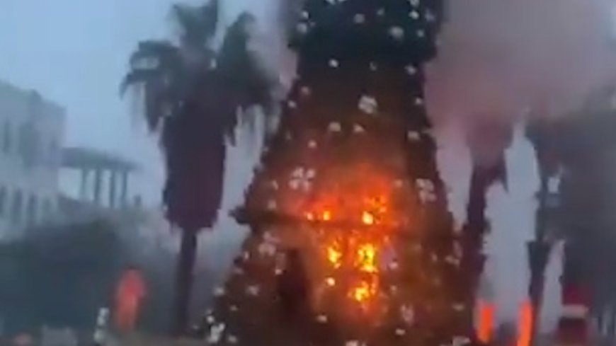 Video: Protests follow the burning of a Christmas tree in Syrian town