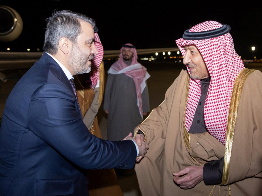 Syria FM in Saudi Arabia on maiden trip as new rulers reset regional ties