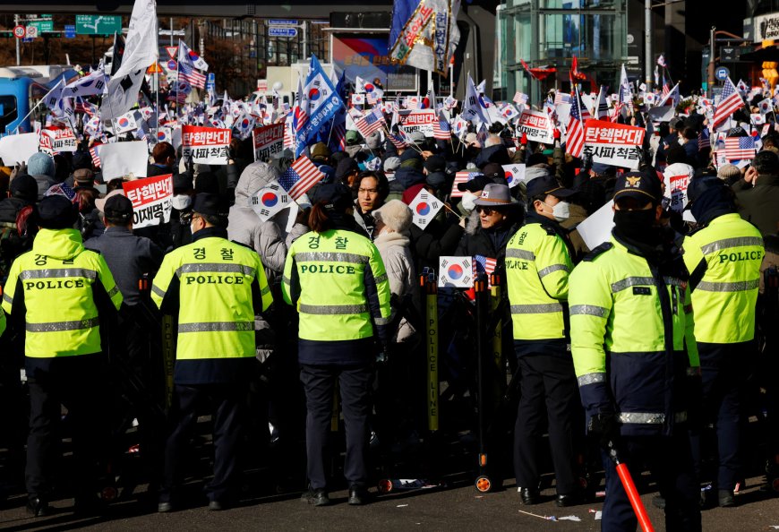 South Korean investigators abandon attempt to arrest president