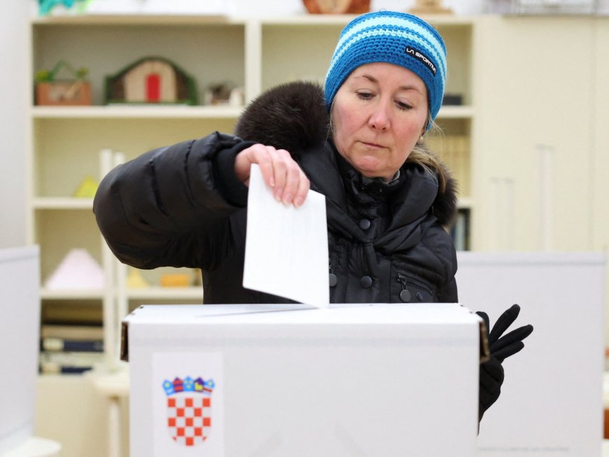 Incumbent expected to win as Croatians vote in presidential run-off