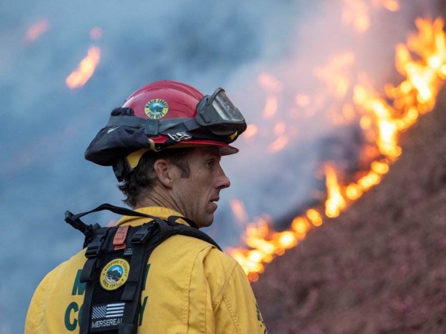 Firefighters battle to corral Los Angeles fires before strong winds return