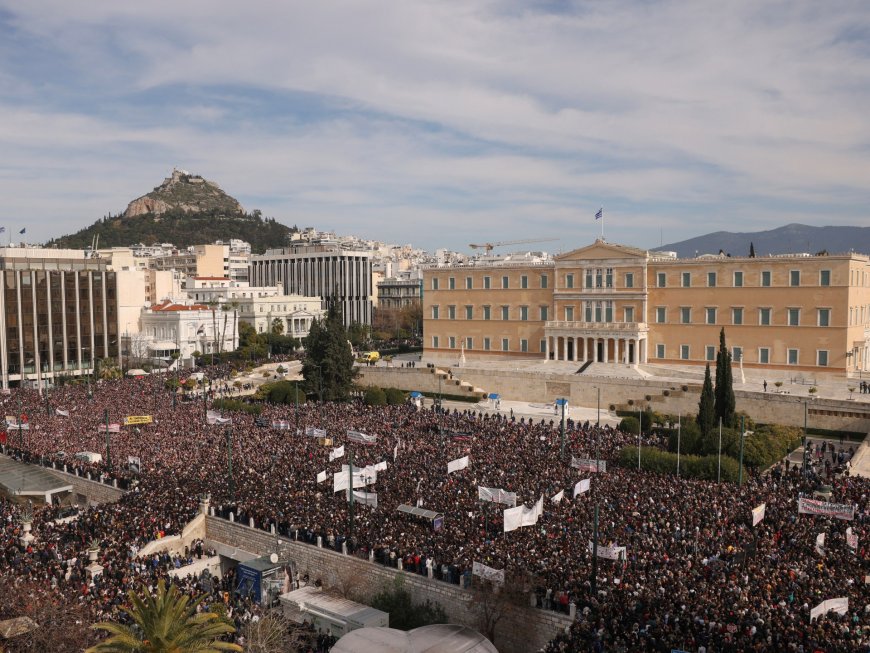 Tens of thousands of Greeks seek justice for victims of Tempe train crash